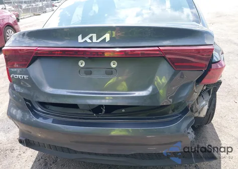 2022 Kia Forte Lxs z USA, uszkodzony, nr VIN 3KPF24AD5NE417853